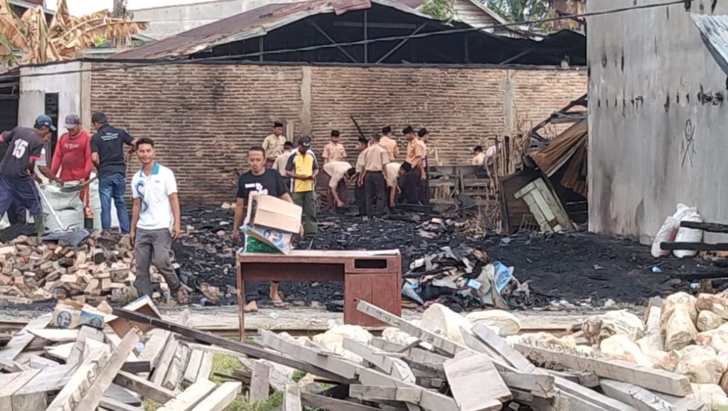 Daarurrahmah Salurkan Bantuan Kepada Korban Kebakaran di Runding