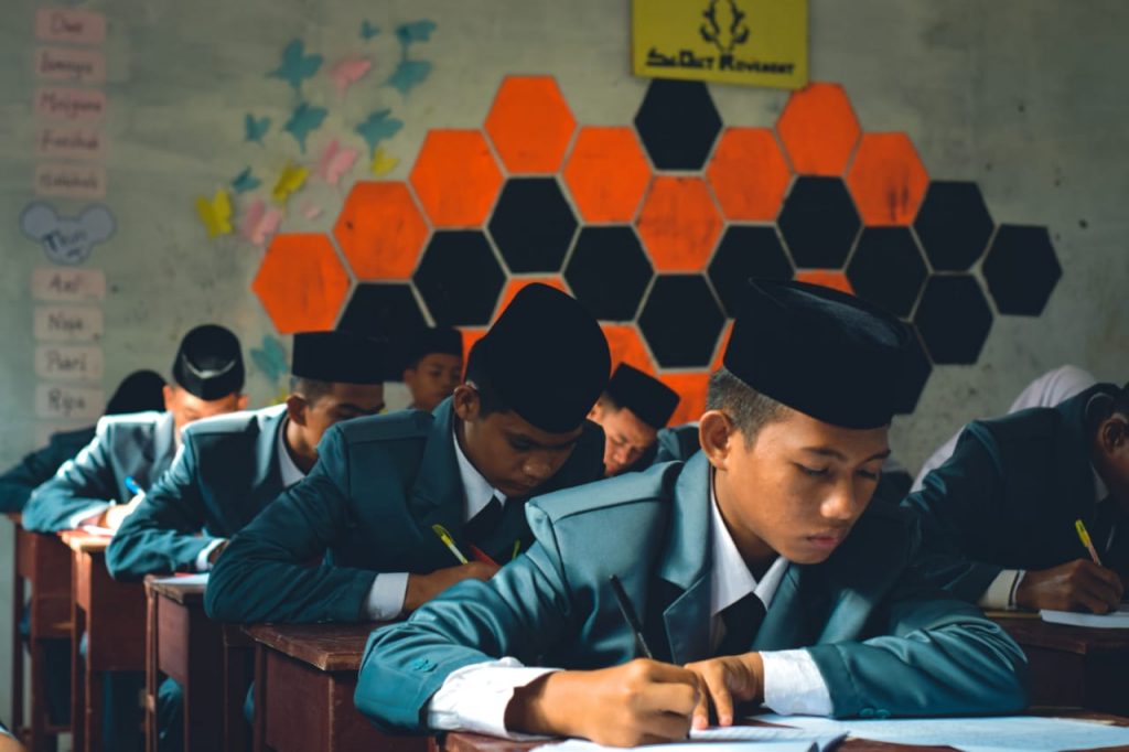Santri Kelas Akhir KMI Daarurrahmah Mengikuti Ujian Gelombang I