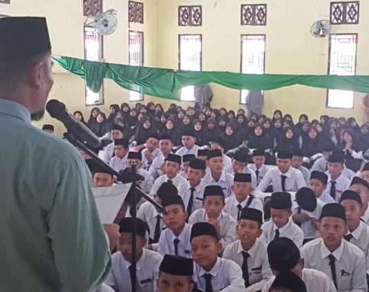 Ustad Hamdani Tegaskan 4 Hal Saat Membuka Tahun Ajaran Baru 2021/2022 Ustad Hamdani Tegaskan 4 Hal Saat Membuka Tahun Ajaran Baru 2021/2022